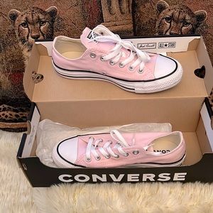 Converse tennis shoes